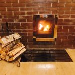 Камин в гостиной коттеджа Банная Усадьба в Раменском, Подмосковье